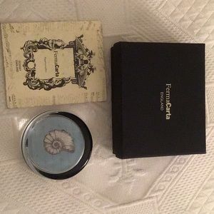 BRAND NEW HANDSOME GLASS PAPERWEIGHT